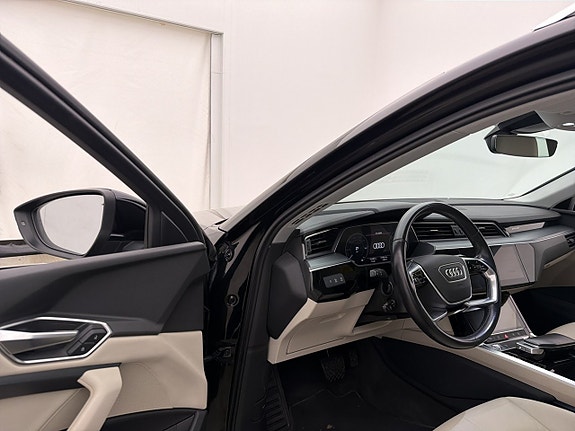 Audi e-tron 11 of 30