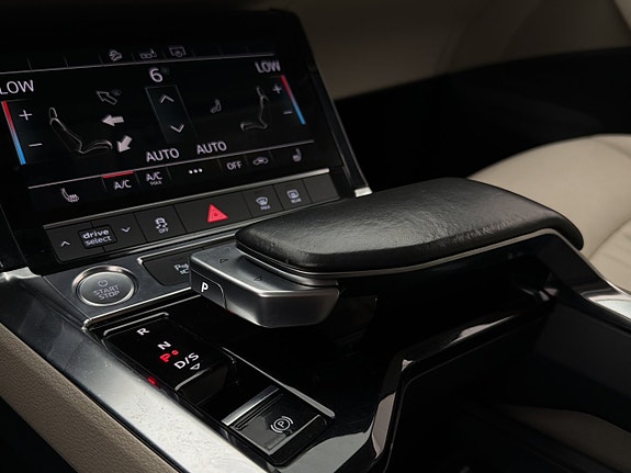 Audi e-tron 29 of 30