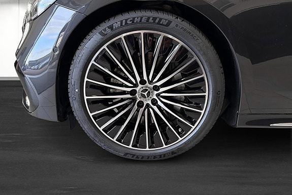 Mercedes-Benz E300 de 5 of 14