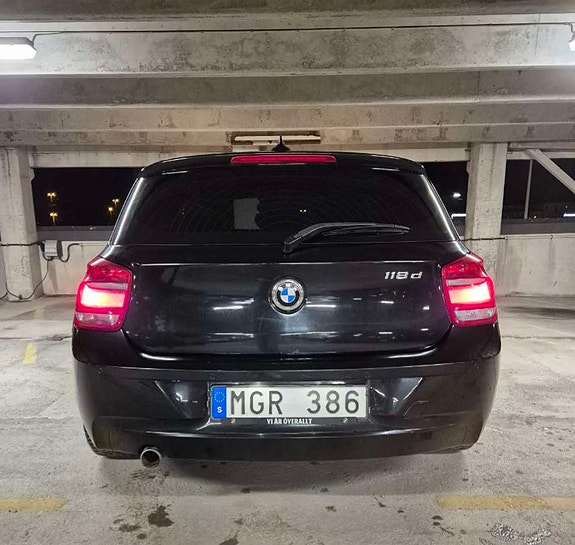 BMW 118d 6 of 8
