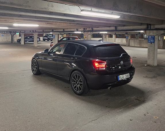 BMW 118d 2 of 8