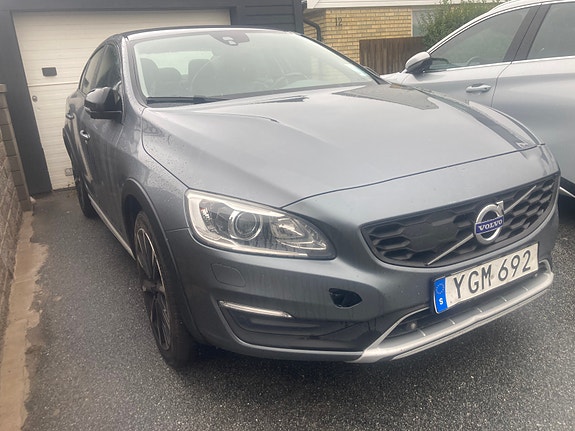 Volvo S60 Cross Country 2 of 11