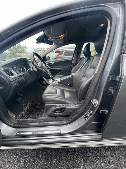 Volvo S60 Cross Country 3 of 11