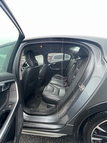 Volvo S60 Cross Country 6 of 11