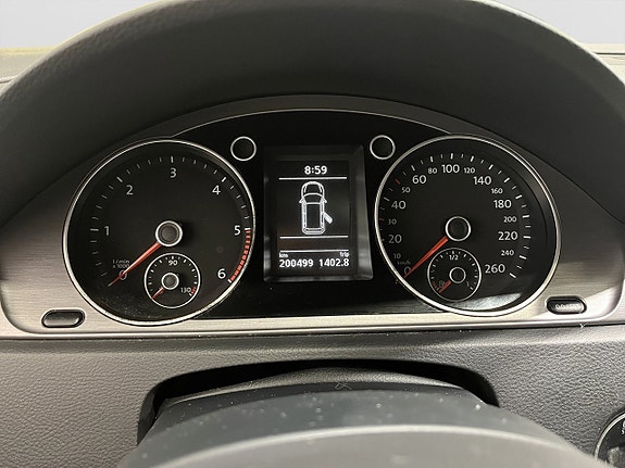 Volkswagen Passat 14 of 19