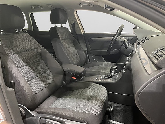 Volkswagen Passat 9 of 19