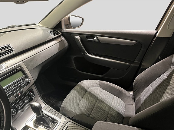 Volkswagen Passat 15 of 19