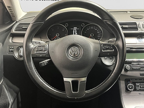 Volkswagen Passat 13 of 19