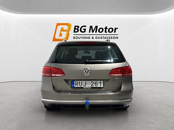 Volkswagen Passat 5 of 19