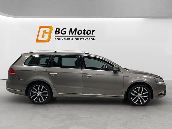 Volkswagen Passat 3 of 19