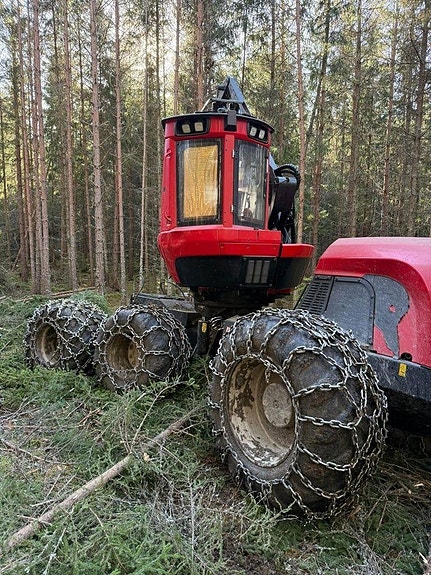 Komatsu 901 2 of 7