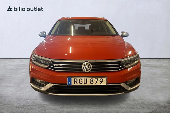 Volkswagen Passat Alltrack 3 of 25