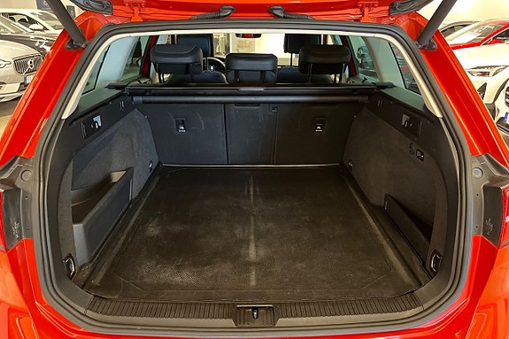 Volkswagen Passat Alltrack 23 of 25