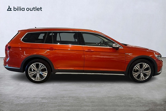 Volkswagen Passat Alltrack 7 of 25