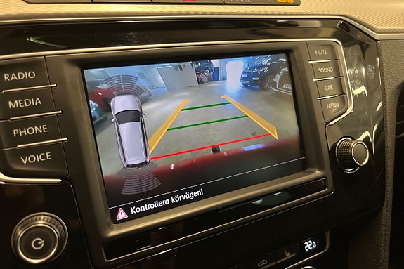 Volkswagen Passat Alltrack 16 of 25