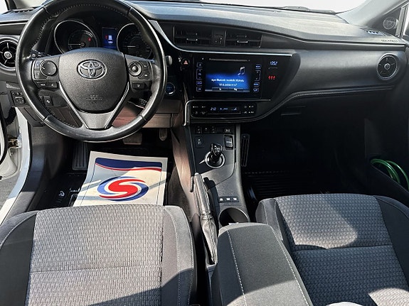 Toyota Auris 8 of 19