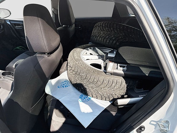 Toyota Auris 11 of 19
