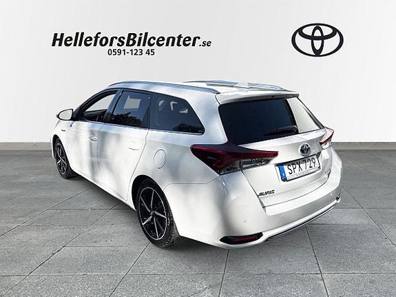 Toyota Auris 2 of 19