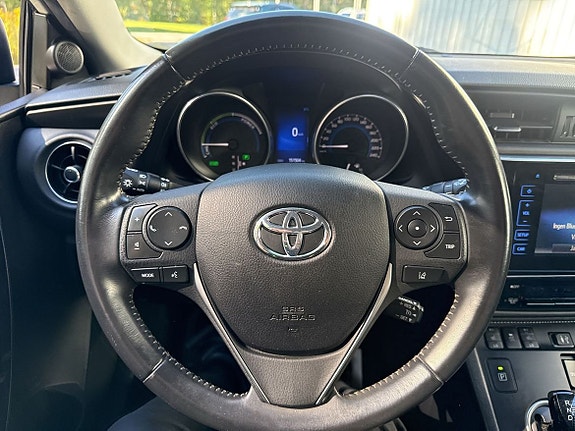 Toyota Auris 13 of 19