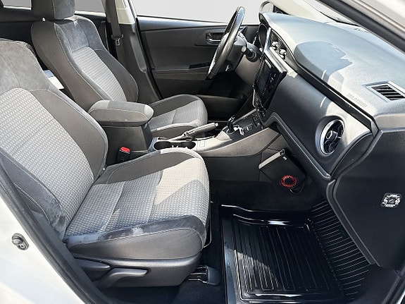 Toyota Auris 6 of 19