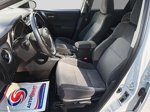 Toyota Auris 12 of 19