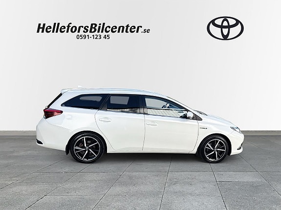 Toyota Auris 17 of 19