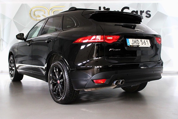 Jaguar F-PACE 10 of 27