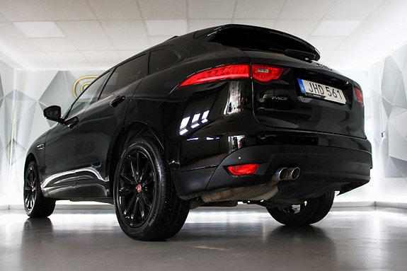 Jaguar F-PACE 7 of 27