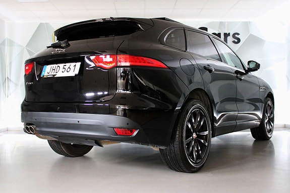 Jaguar F-PACE 8 of 27