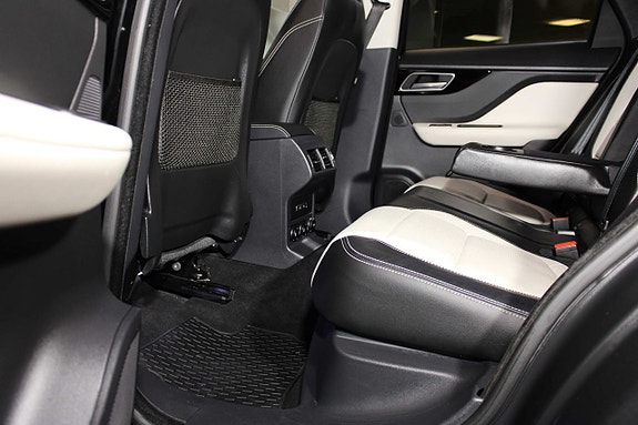Jaguar F-PACE 13 of 27
