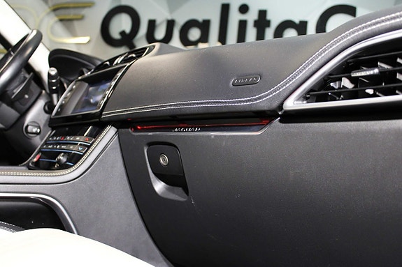 Jaguar F-PACE 18 of 27