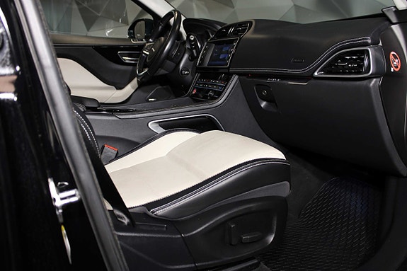 Jaguar F-PACE 12 of 27