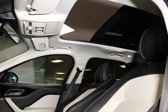 Jaguar F-PACE 15 of 27
