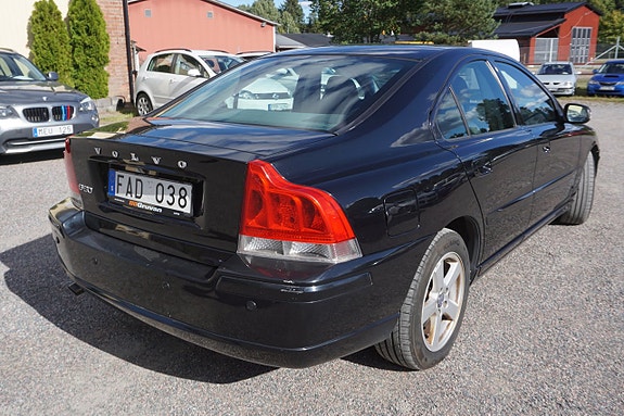 Volvo S60 3 of 7