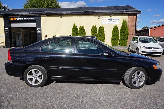 Volvo S60 2 of 7