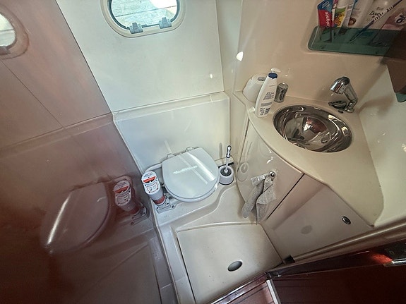 Jeanneau Prestige 32 Fly – 2003 – 2 x Volvo Penta KAMD300 11 of 12