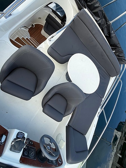 Jeanneau Prestige 32 Fly – 2003 – 2 x Volvo Penta KAMD300 6 of 12