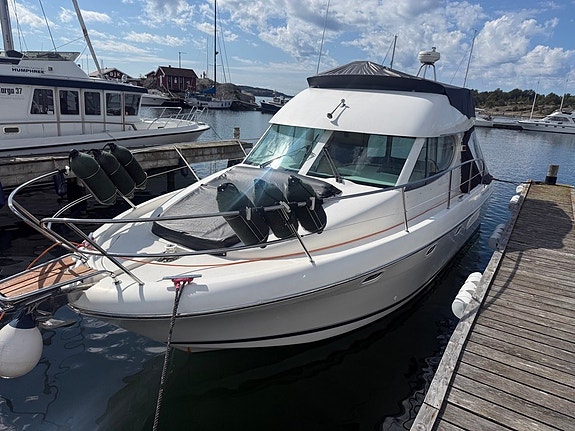Jeanneau Prestige 32 Fly – 2003 – 2 x Volvo Penta KAMD300 4 of 12