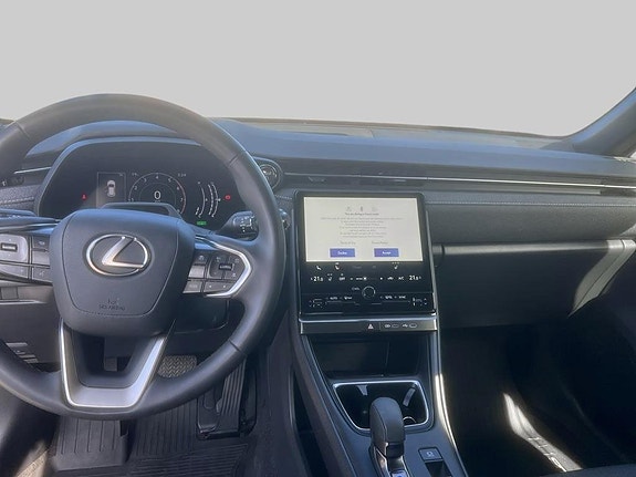 Lexus LBX 8 of 11