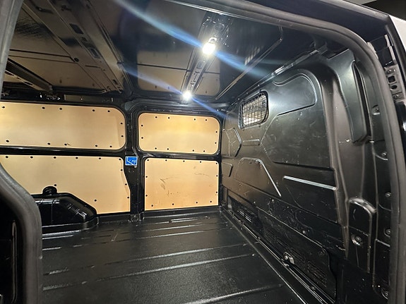 Ford Transit Custom 12 of 30