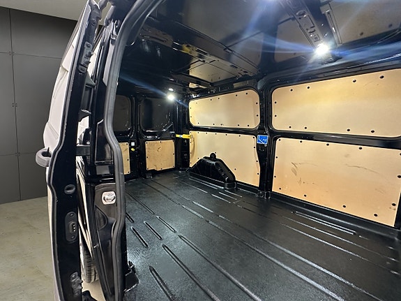 Ford Transit Custom 13 of 30