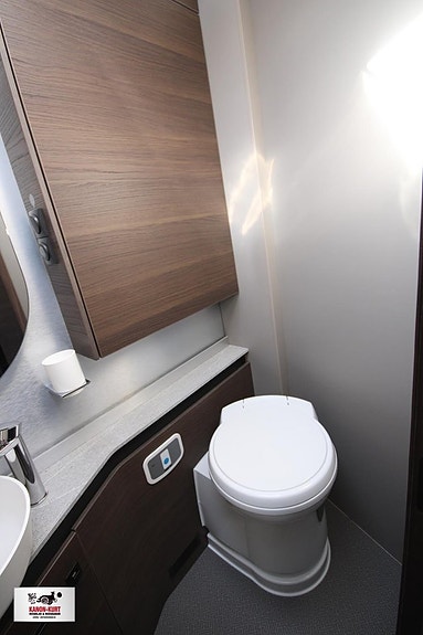 Adria Supersonic 890 LC 17 of 18