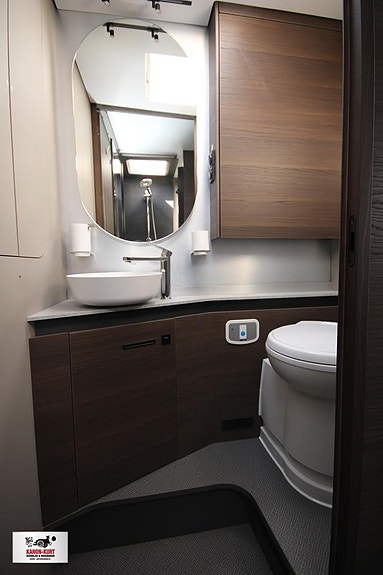 Adria Supersonic 890 LC 16 of 18