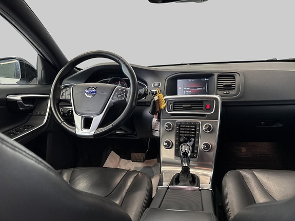 Volvo V60 Cross Country 11 of 25