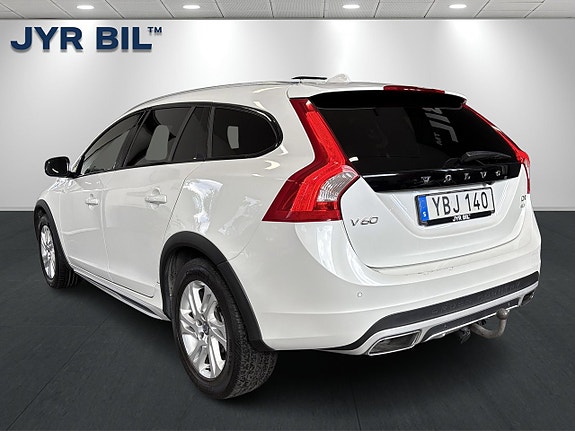 Volvo V60 Cross Country 5 of 25