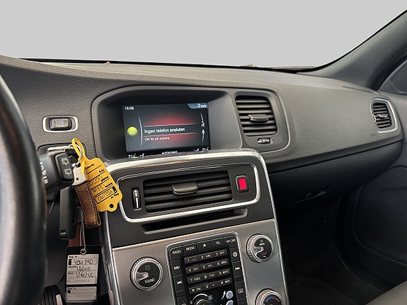 Volvo V60 Cross Country 14 of 25