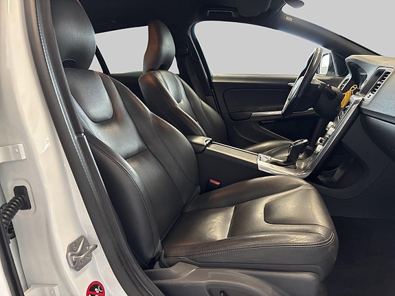Volvo V60 Cross Country 19 of 25
