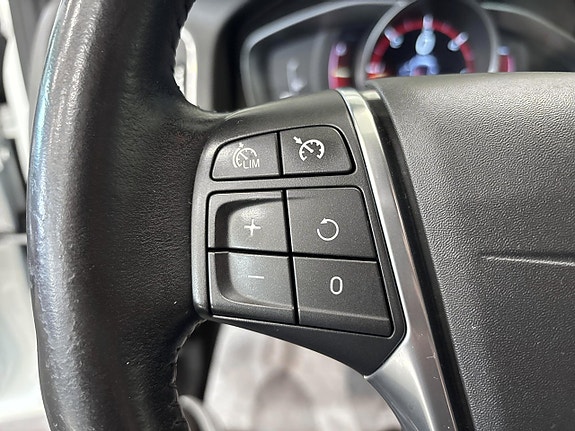 Volvo V60 Cross Country 22 of 25