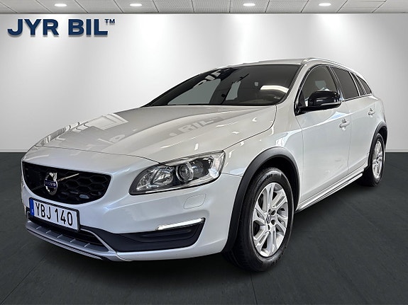 Volvo V60 Cross Country 7 of 25