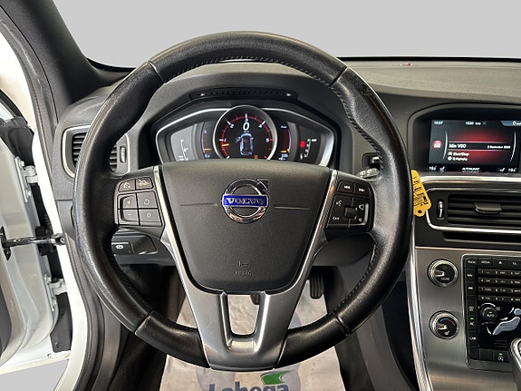 Volvo V60 Cross Country 12 of 25